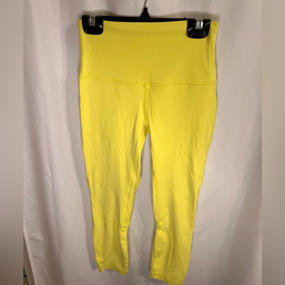 Lululemon Align High-Rise Crop 23"
Electric Lemon Size 4